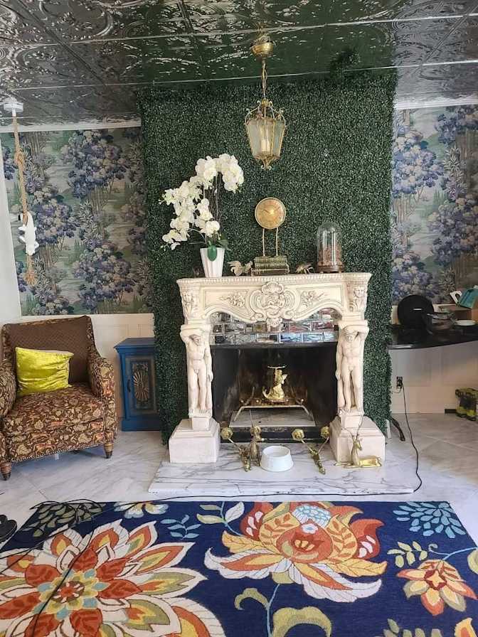 Truly's room
