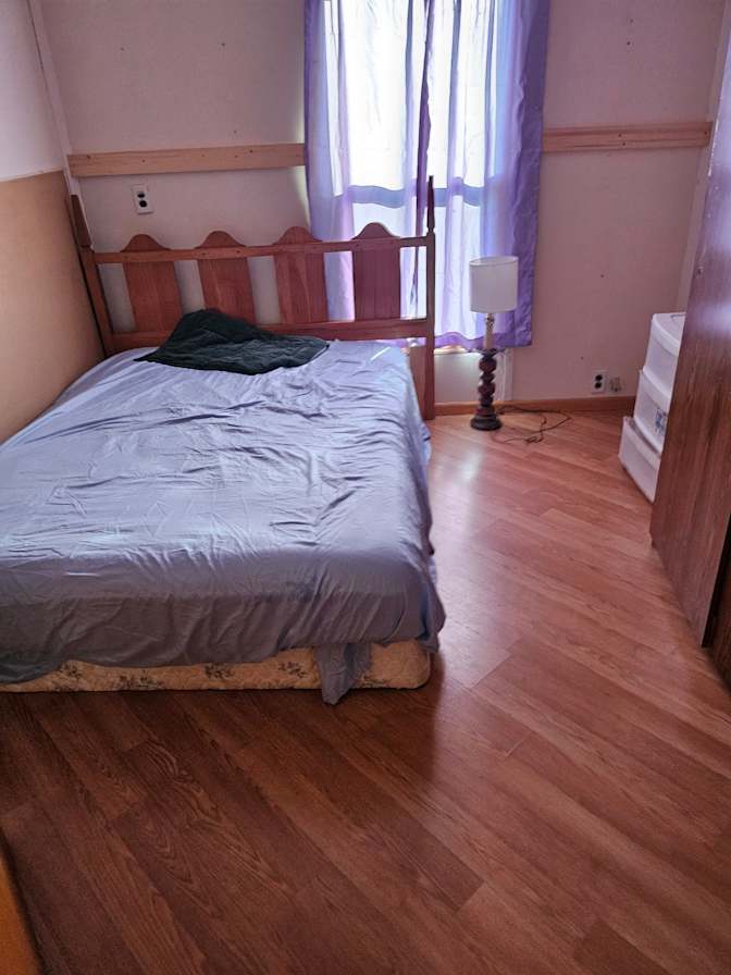 Lester's room