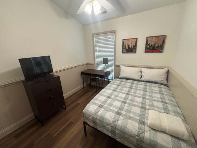 Alcove Rooms's room