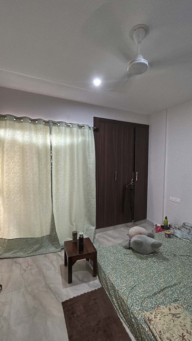 Roomi's room