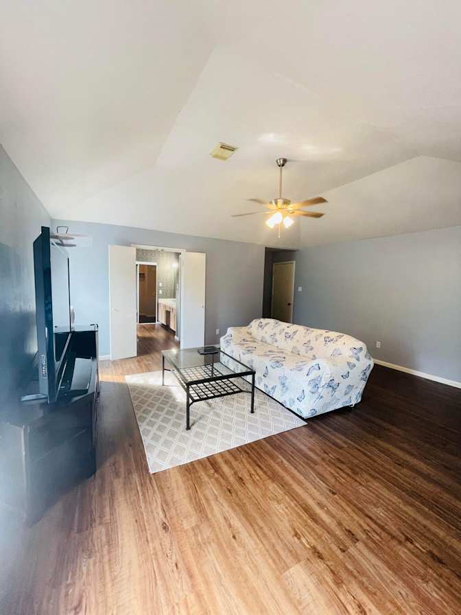 Hannah Nguyen's room
