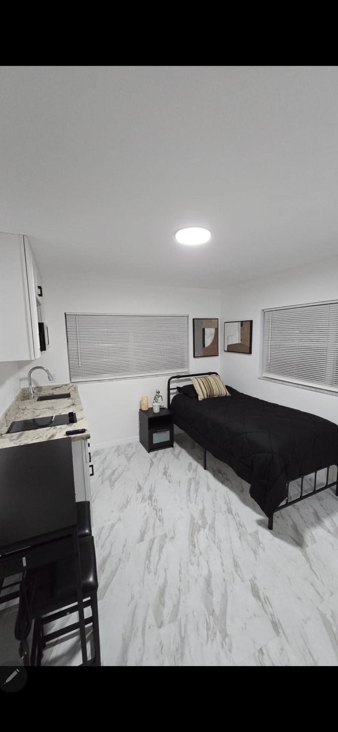 Mar Kuri's room