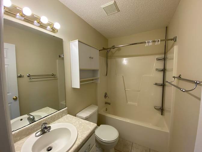 Alcove Rooms's room