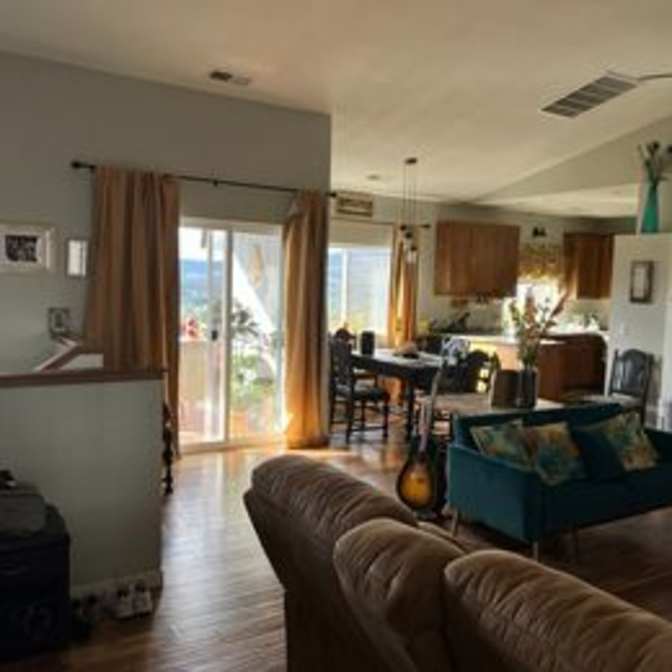 JEANETTE's room