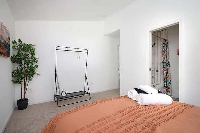 Alcove Rooms's room