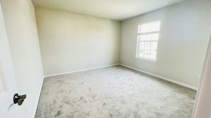 Alamiv's room