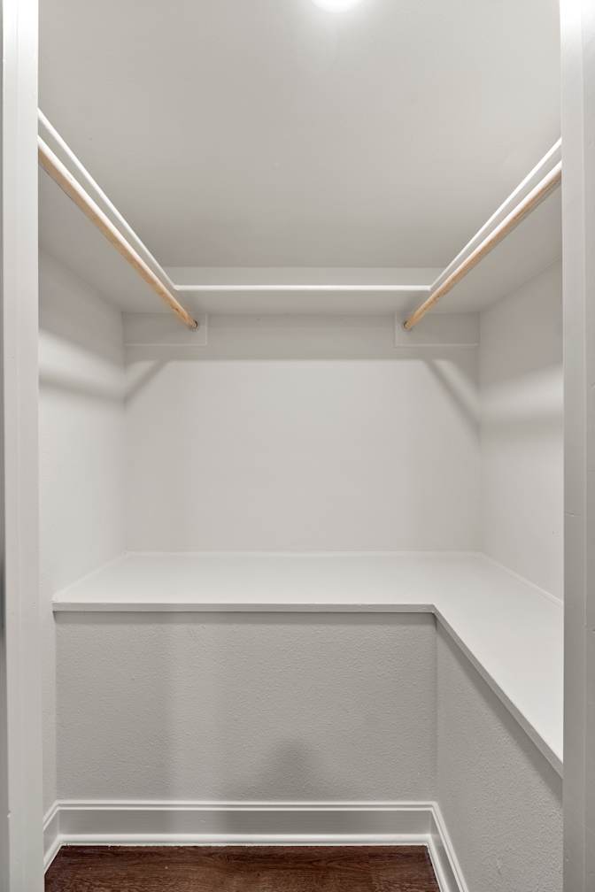Tomic Properties's room