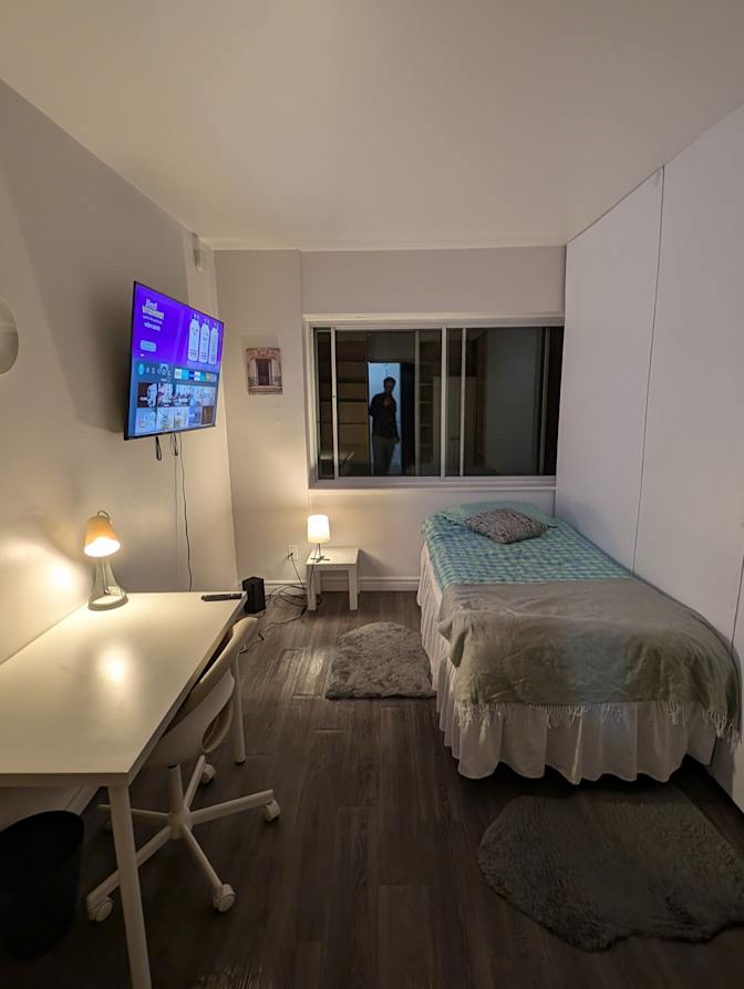 Serdar's room