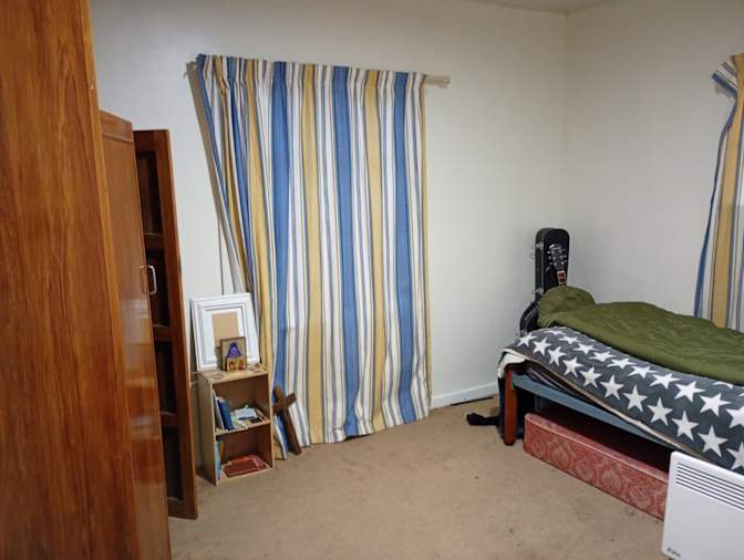 javier crosa's room