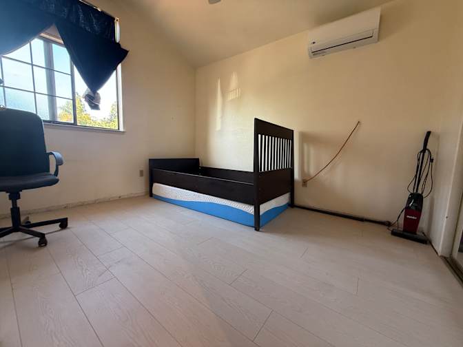 LiLBee's room