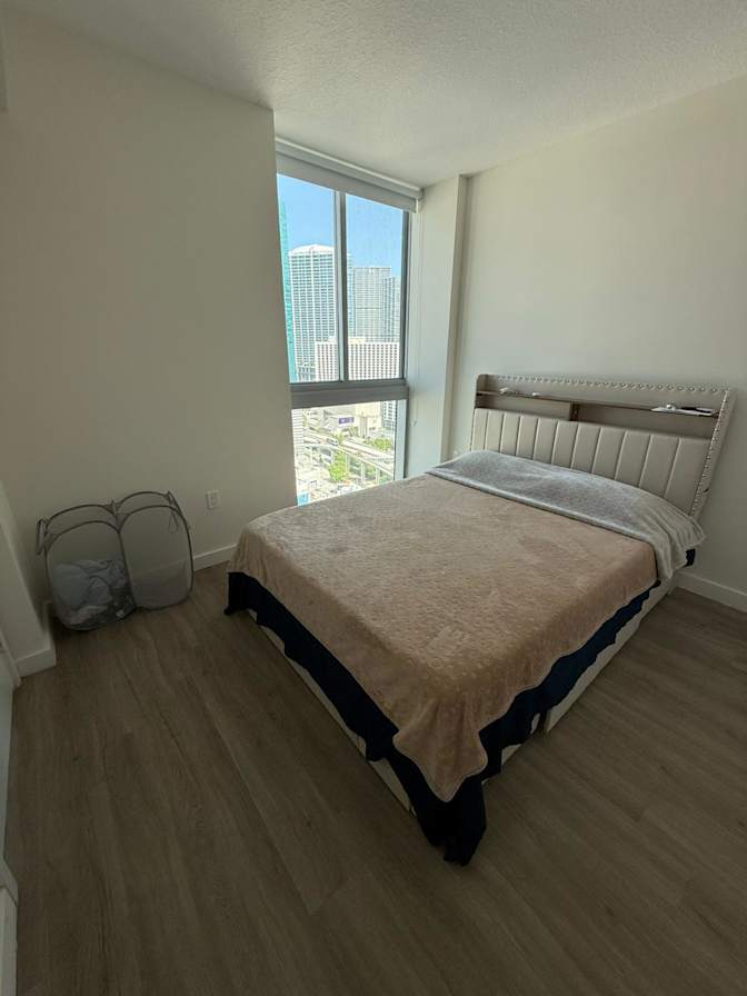 Andres's room