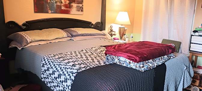 Cris Mendozahowell's room