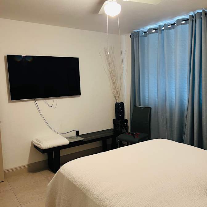 Israel Leon's room