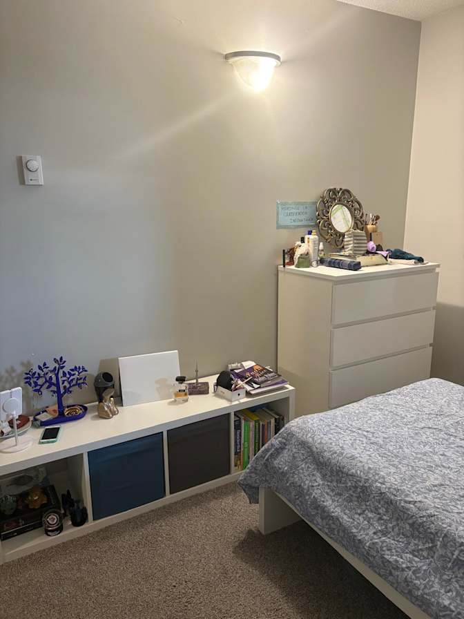 Saron's room