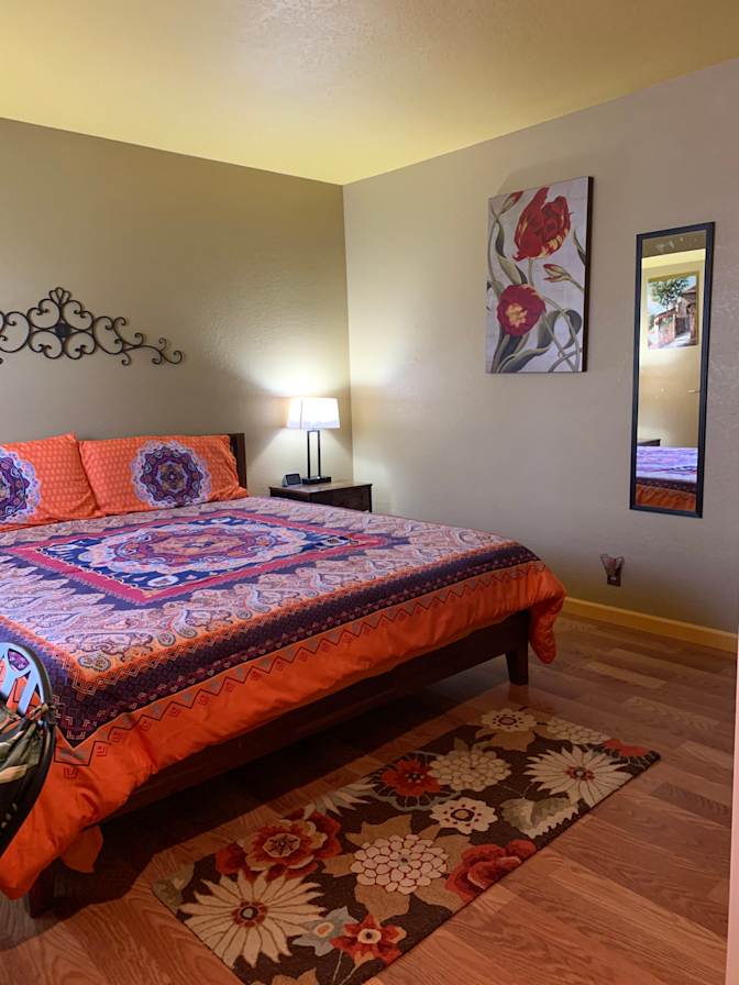 Luis's room