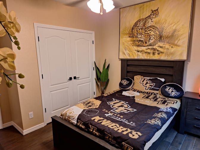 Thomas's room