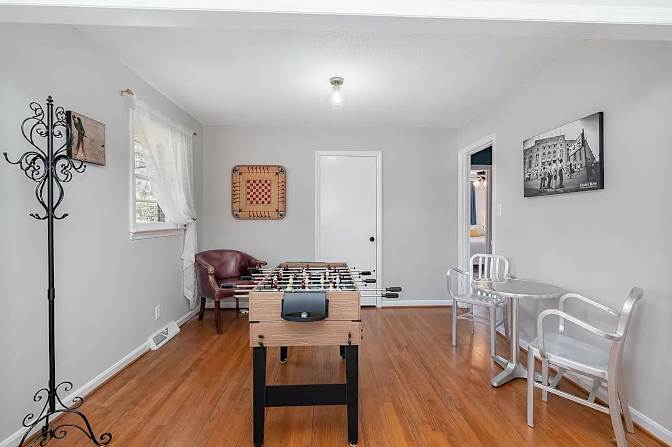 Alcove Rooms's room
