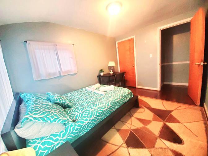 European Home - Roommate Needed's room