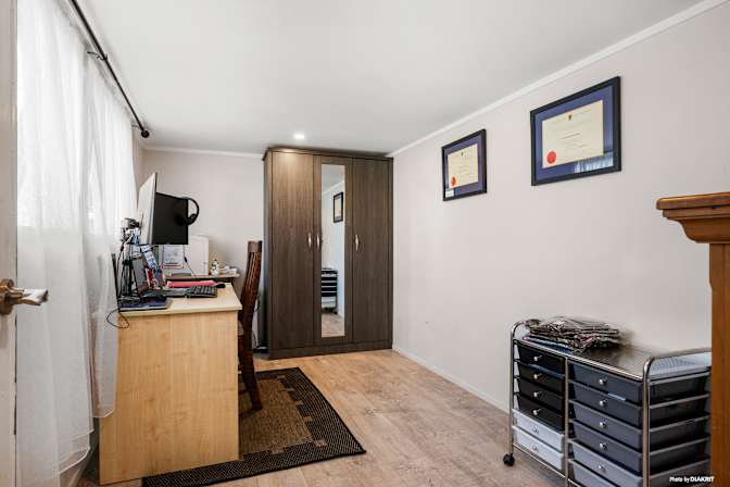 Tom's room