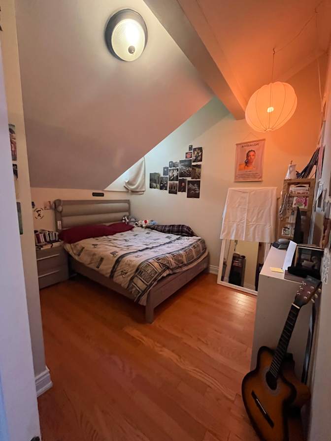 des's room