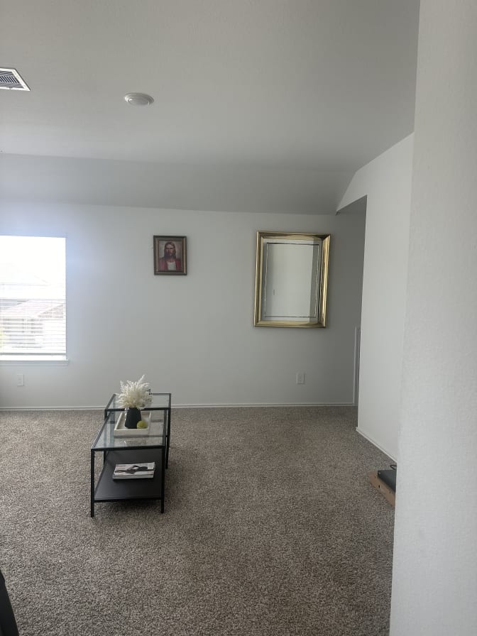 Luis's room