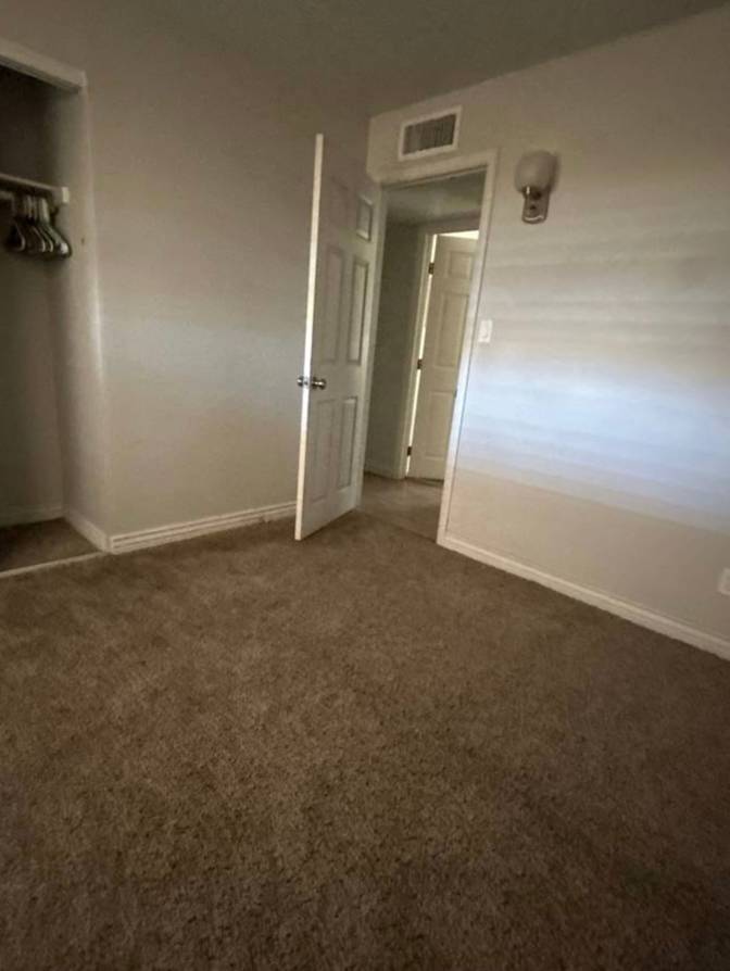 NELLY URIBE's room