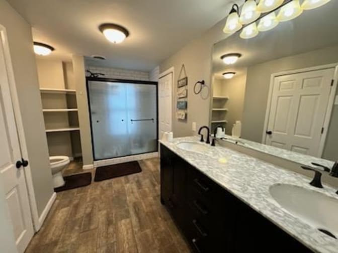 lifedoorrentals's room