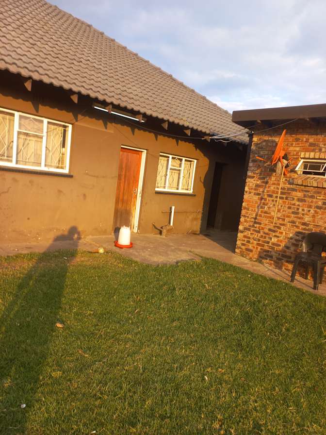 Leon Takudzwa's room