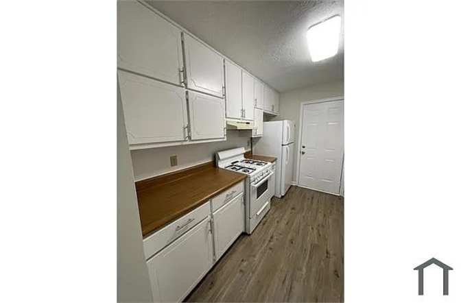 Alcove Rooms's room
