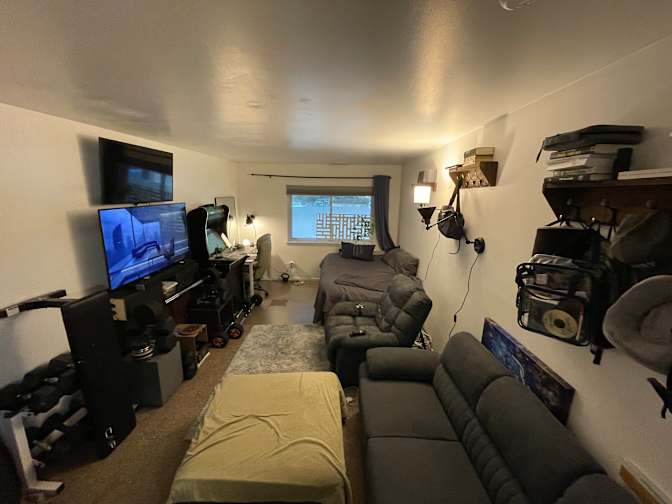 Large PRIVATE BEDROOM with Powder Room Sink - Walk-in Closet - Danbury Connecticut's room
