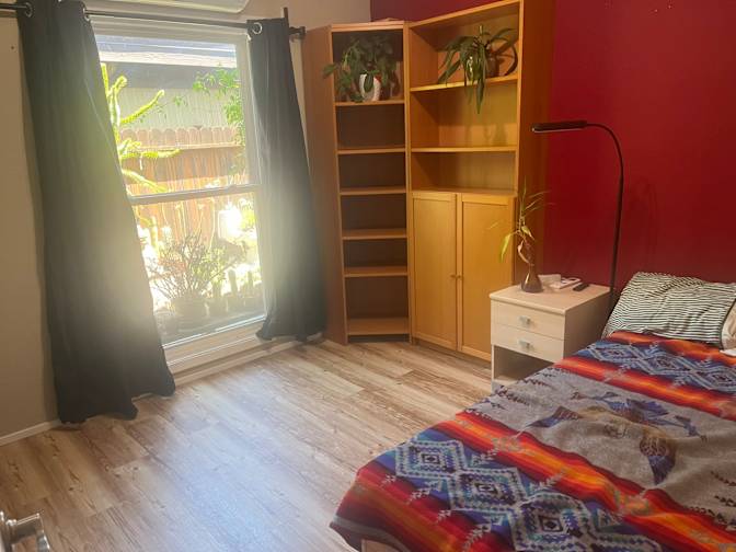 B's room