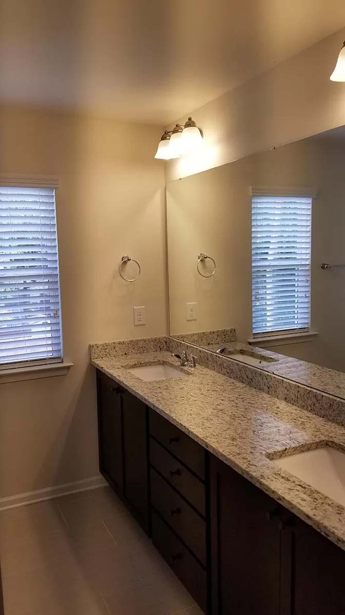 Alcove Rooms's room