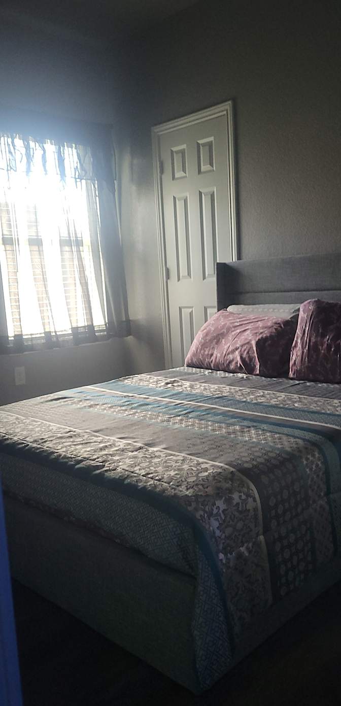 Efrain's room
