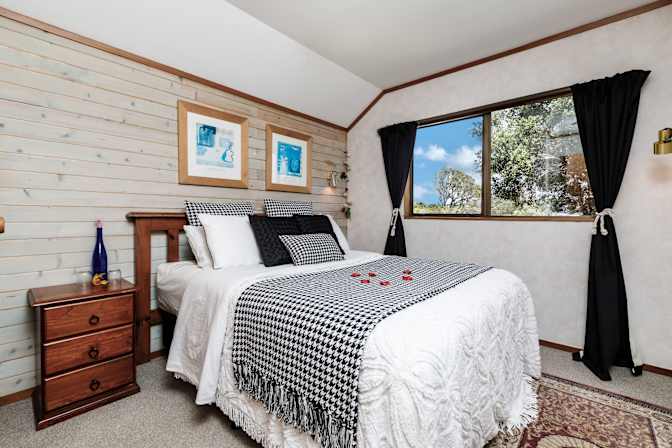 Aurora Cousins's room