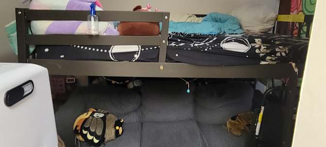 Leon's room