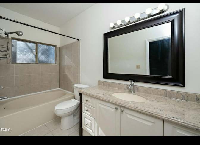 Alcove Rooms's room