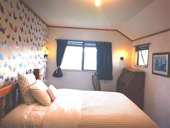 Aurora Cousins's room