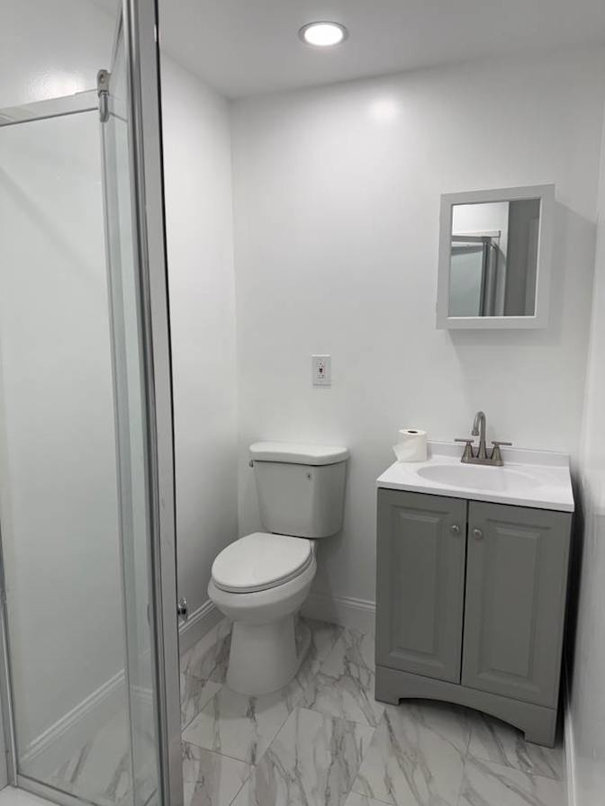 No fee renovated private Studio's room