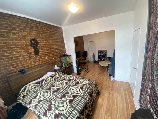 Carlos's room