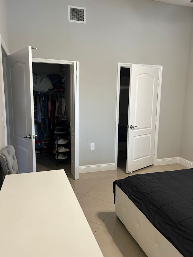 Ana's room