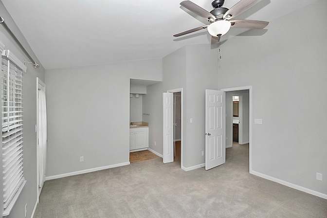 Alcove Rooms's room