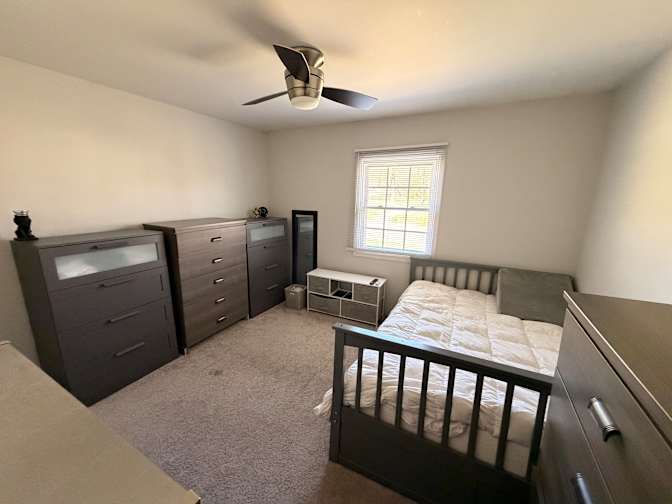 Andres's room