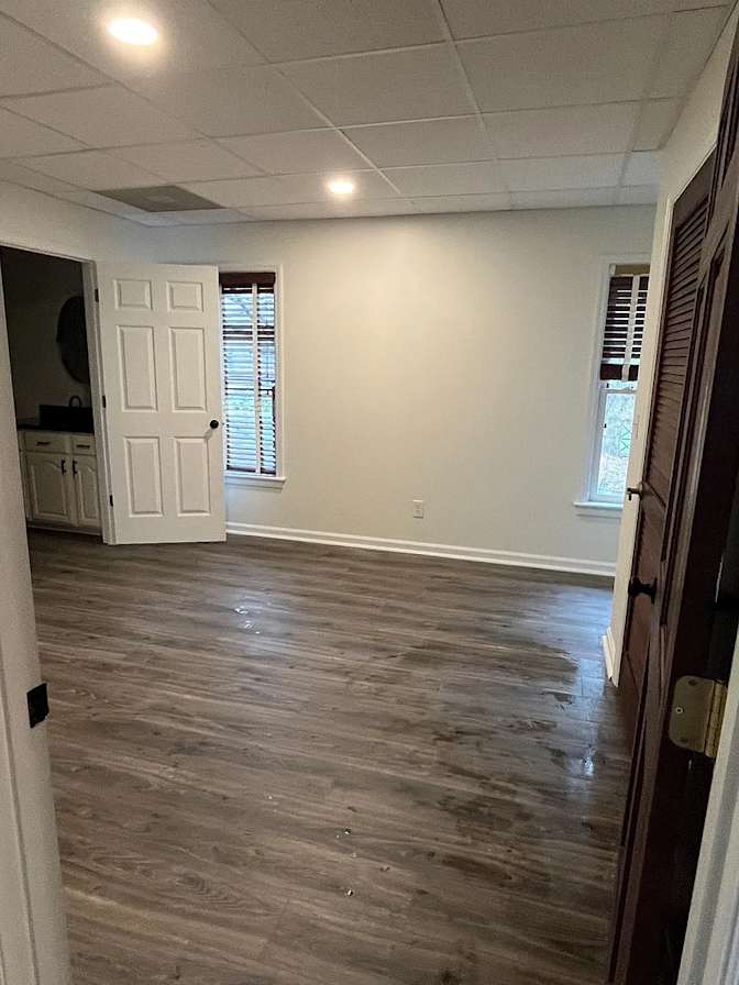 Alcove Rooms's room