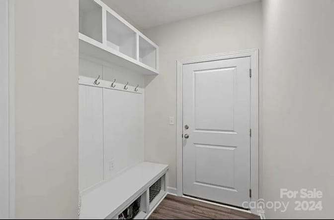 Alcove Rooms's room