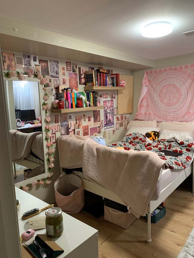 Yanina Kharytanovich's room