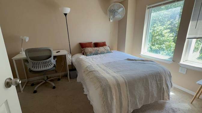 Cozy Private Room in Central Austin's room