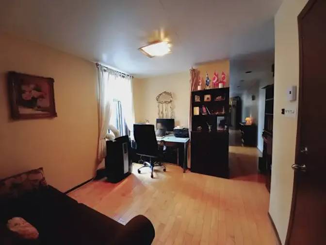 Roman dee's room