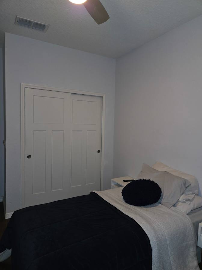 Luis's room