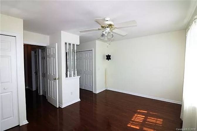Alcove Rooms's room