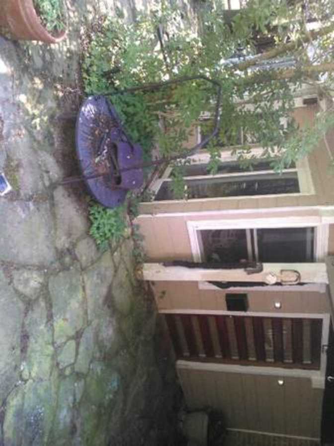 Geoffrey H's room